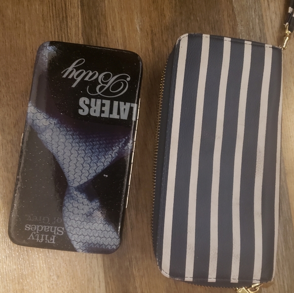 2 wallets - Picture 4 of 4